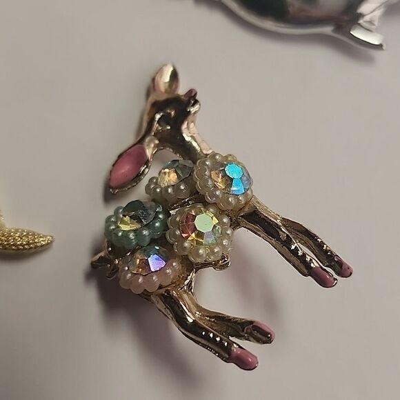 Vintage Whimsical Metal Animal Brooches Pig Deer Walrus Fish Bird - Picture 4 of 9